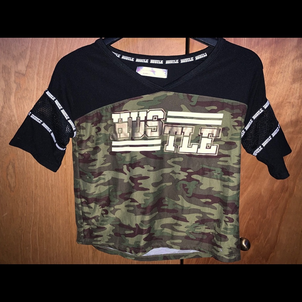 Camouflage tee shirt “hustle”